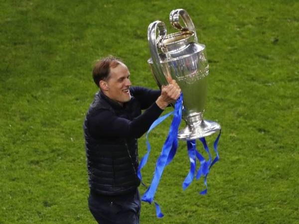 Tuchel bersama trofi Liga Juara-juara.