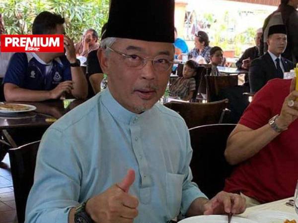 Kari kepala ikan merah merupakan lauk kegemaran Seri Paduka Baginda di Restoran Kari Kepala Ikan Kampung Pandan.