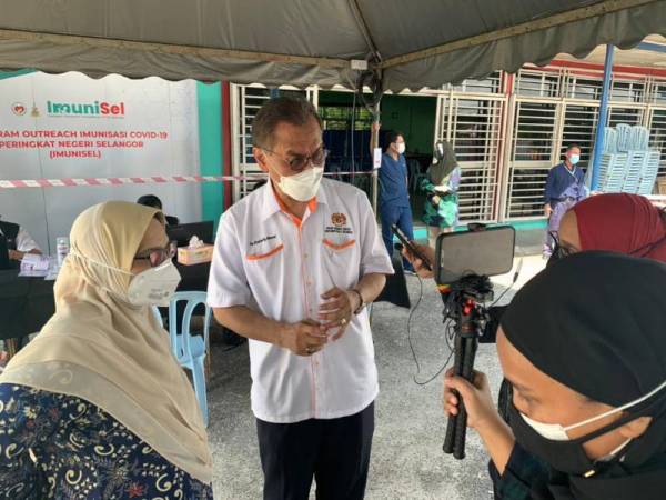 Dr Dzulkefly pada sidang media selepas melawat program saringan Covid-19 percuma di Dewan Kampung Bukit Kuching Tengah Jeram di sini.