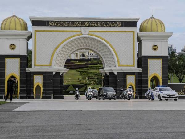 Pm Tinggalkan Istana Negara Selepas Sejam Menghadap Agong