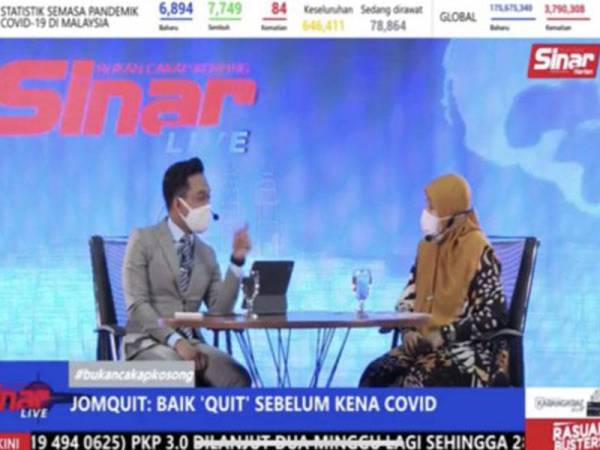 Dinnie Asyraf (kiri) bertanyakan soalan kepada Dr Noraryana di Sinar Live bertajuk “JomQuit: Baik ‘Quit’ Sebelum Kena Covid” yang disiarkan menerusi semua platform Sinar Harian pada Jumaat.