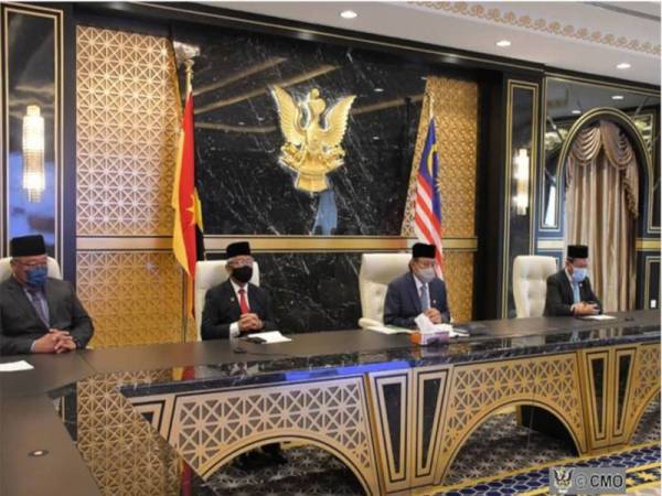 Empat pemimpin parti komponen GPS menghadap Yang di-Pertuan Agong Al-Sultan Abdullah Ri’ayatuddin Al Mustafa Billah Shah secara atas talian. - Foto Pejabat Ketua Menteri Sarawak 