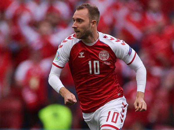 Eriksen tiba-tiba rebah di tengah padang dipercayai akibat masalah jantung.