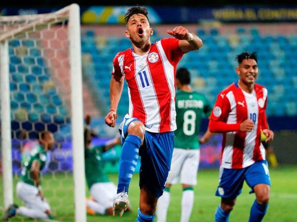 Romero antara pencetak gol Paraguay pada aksi menentang Bolivia hari ini.