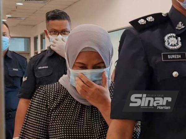 Intan Zarina (kiri) didenda RM5,000 oleh Mahkamah Majistret Kajang pada Selasa kerana menggunakan surat Kementerian Perdagangan Antarabangsa dan Industri (MITI) milik orang lain.