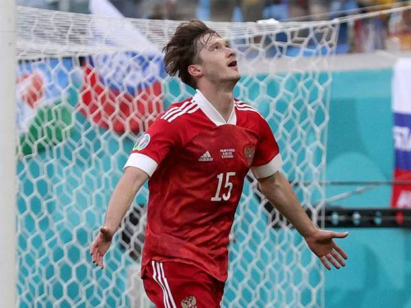 Aleksey Miranchuk menyumbat gol kemenangan Rusia di St Petersburg sebentar tadi.