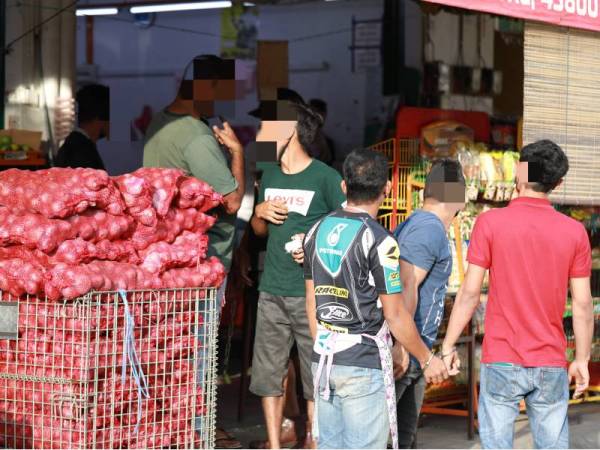 Pemeriksaan mendapati kesemua premis mempunyai lesen perniagaan yang dimiliki dan didaftarkan atas nama warga tempatan namun disyaki disewakan kepada warga asing.