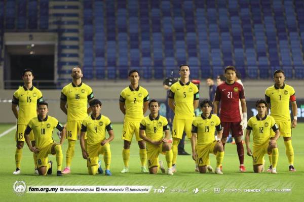 Kesebelasan utama Harimau Malaya yang beraksi pada perlawanan menentang Thailand di Stadium Al Maktoum, Dubai awal pagi Rabu lalu. -Foto: FB FAM