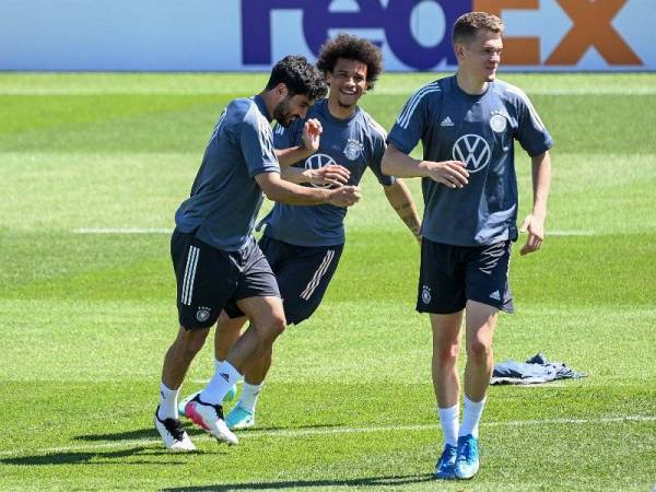 Dari kiri, pemain tengah Jerman, Ilkay Gundogan, Leroy Sane dan Ginter giat menjalani latihan di Herzogenaurach sebagai persaipan menjelang aksi Euro 2020.