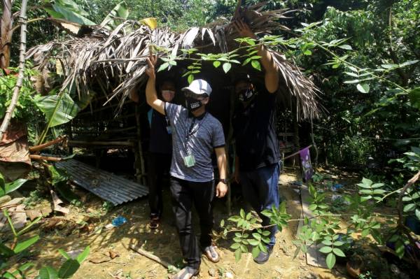 Petugas Kesihatan Wakil Agensi Turun Padang Pujuk Orang Asli