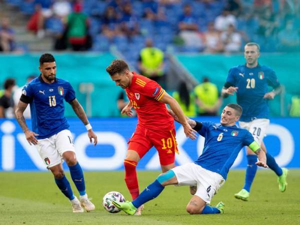 Antara aksi menarik pertemuan Wales menentang Itali di Stadium Olímpico, Rome, awal pagi Isnin.