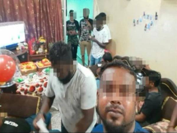 Video berdurasi 44 saat itu menunjukkan terdapat 15 orang berkumpul dalam rumah itu tanpa penjarakan sosial serta didapati melanggar Peraturan-peraturan Pencegahan dan Pengawalan Penyakit Berjangkit (PPDPPB) 202.