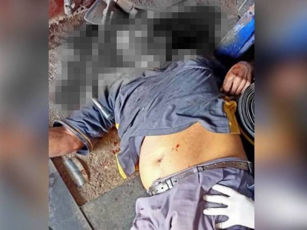 Mangsa meninggal dunia di tempat kejadian akibat terkena besi ketika menukar tayar kren di Menglembu, Ipoh pada Selasa. - Foto: Ihsan pembaca