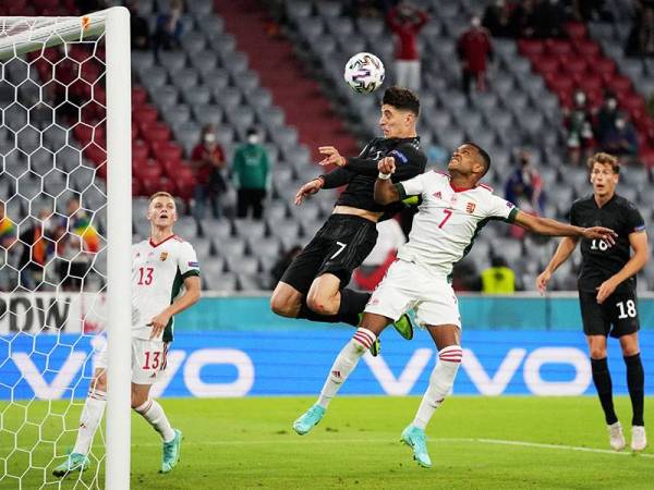 Penyerang Jerman, Kai Harvertz melonjak tinggi bagi menanduk masuk gol penyamaan ketika berdepan Hungary, pada awal pagi Khamis. - Foto EPA