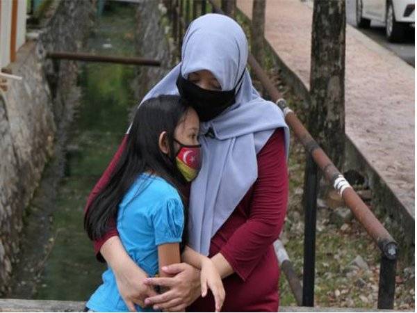 Siti Suzanne menyara lima anaknya berdepan kesukaran apabila kehilangan kerja lapan bulan lalu. - Foto Awani