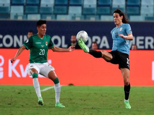 Aksi bertenaga Cavani ketika berdepan Bolivia pada saingan Copa America 2021 di Stadium Arena Pantanal, Cuiaba sebentar tadi.