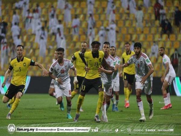 Sumareh (tengah) merupakan pemain pertama naturalisasi Harimau Malaya. FOTO: FB FAM