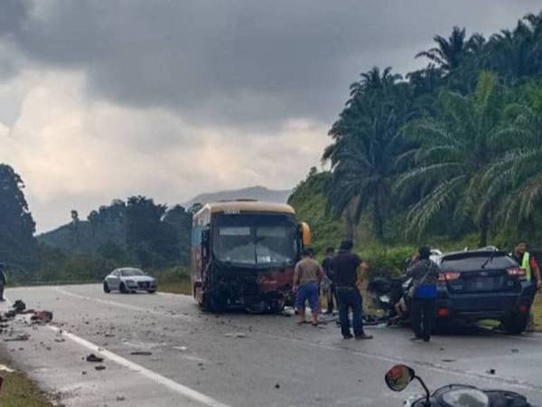 Tiga Beranak Maut Suv Bertembung Bas