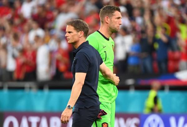 Frank de Boer mengambil keputusan mengundurkan diri dua hari selepas The Oranje tewas 0-2 kepada Republik Czech. -Foto EPA