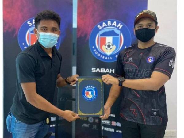 Saddil (kiri) sebelum ini pernah beraksi bersama Pahang pada musim 2019 sebelum kembali ke Indonesia untuk beraksi bersama Bhayangkara FC.