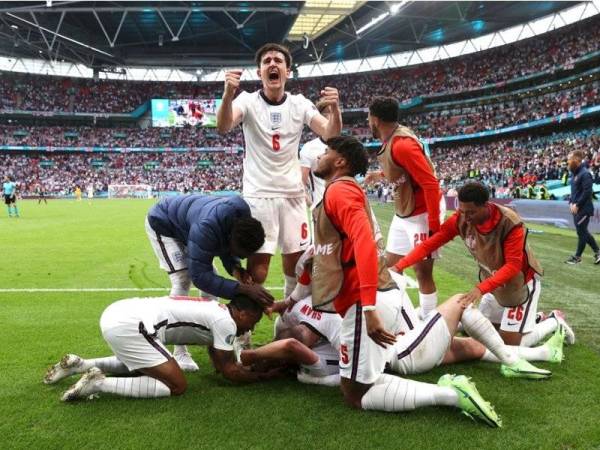 Pemain England diingatkan supaya tidak terlalu gembira dengan kejayaan menewaskan Jerman.