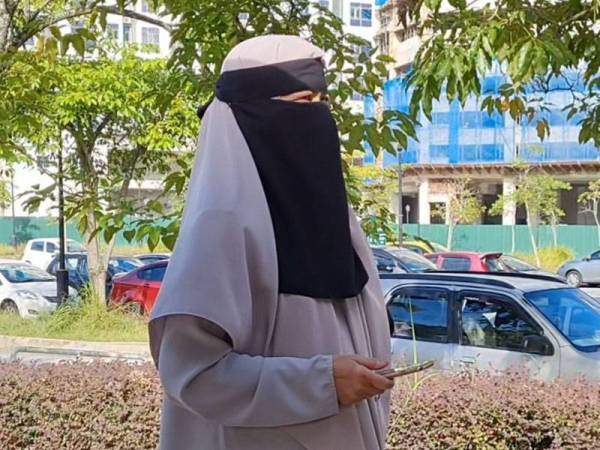 Mazni hadir Mahkamah Sesyen Kuala Lumpur pada Rabu atas lapan pertuduhan pengubahan wang haram dan terlibat dalam aktiviti penstrukturan transaksi melibatkan wang berjumlah RM471,928.20, tiga tahun lalu.