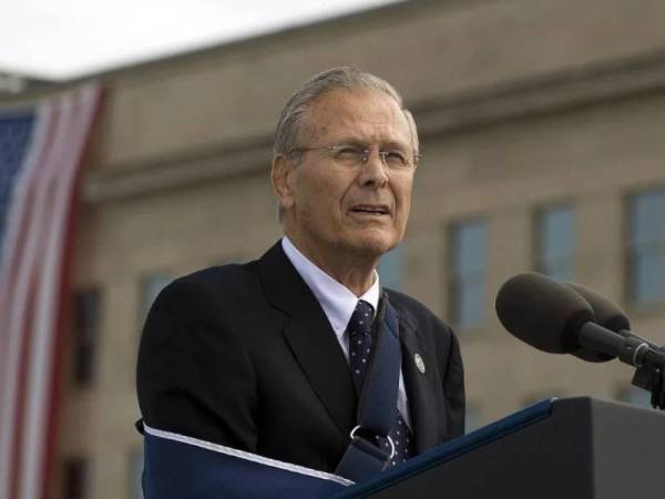 Gambar fail Donald Rumsfeld. - Foto AFP