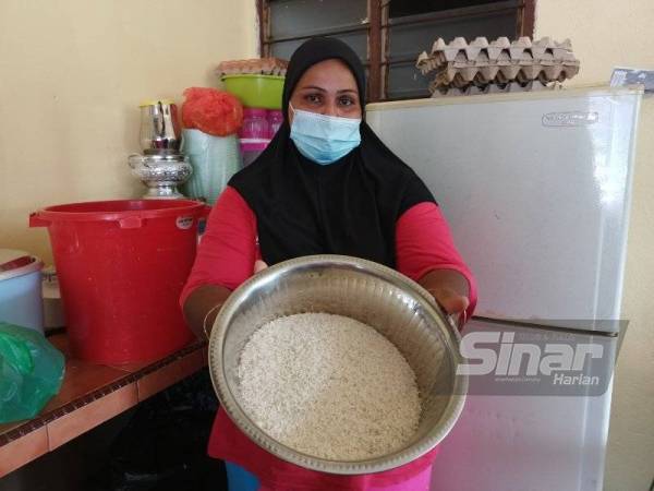 Hamidah memberitahu dalam kebanyakan hari hanya tinggal beras sebagai bekalan makanan mereka di rumah.