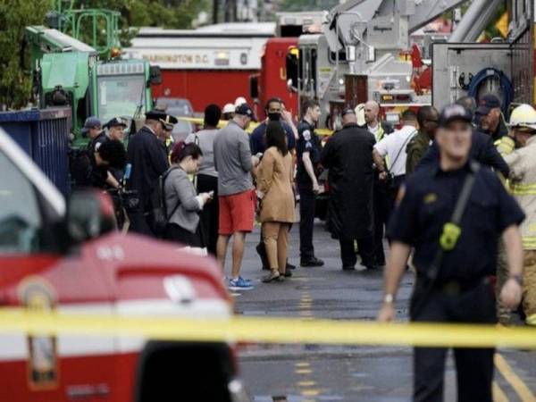 Sebuah bangunan sedang dalam pembinaan di Kennedy Street runtuh. - Foto agensi