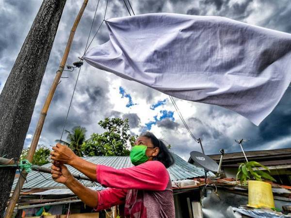 Kibar bendera putih