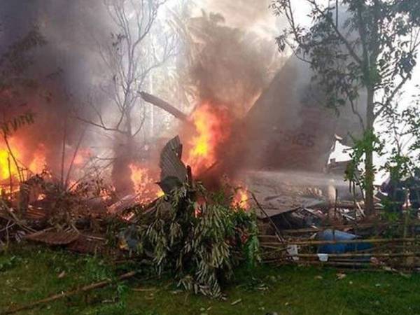 Pesawat Hercules C-130 itu membawa seramai 92 penumpang dan kebanyakannya ialah anggota tentera sebelum ia terhempas di Pulau Jolo, wilayah Sulu pada Ahad. - Foto: Facebook/Rotary Clubs of the Philippines