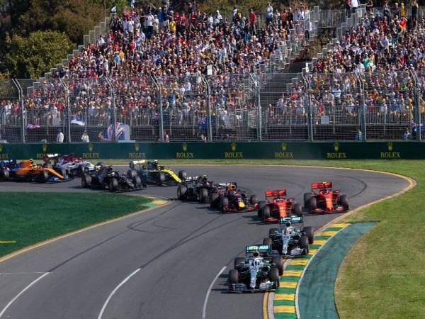 Perlumbaan F1 Australia terpaksa dibatalkan.