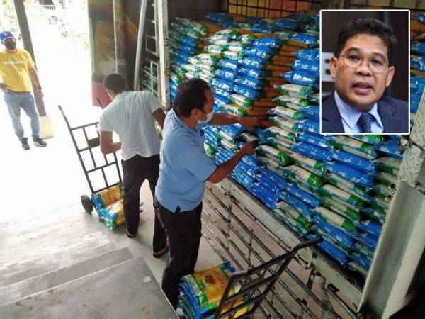 Persiapan program dilakukan petang Khamis sebelum pengedaran pada Jumaat.
Gambar kecil: Mohamad Rafie