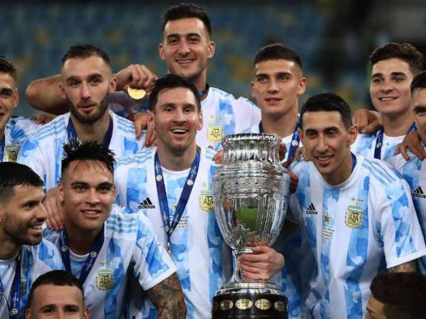 Pasukan Argentina meraikan kejayaan muncul juara Copa America 2021. 