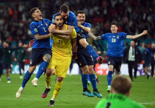 Itali berjaya menjadi juara Euro 2020 setelah mengalahkan England 3-2 dalam penentuan sepakan penalti setelah terikat 1-1 dalam masa tambahan. -Foto EPA