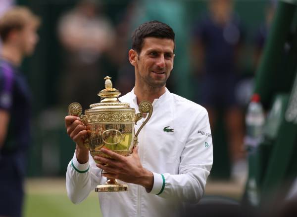 Novak Djokovic meraih gelaran Grand Slam ke-20. -Foto EPA