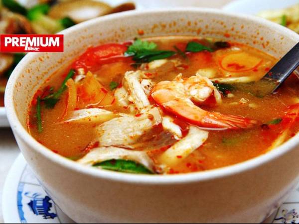 Sifat tomyam itu sendiri yang sesuai dimakan panas-panas pada waktu malam menambahkan lagi daya penariknya.