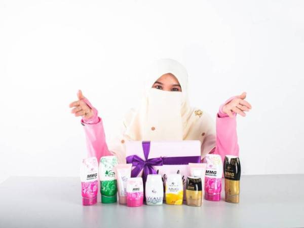 Asma bersama rangkaian produknya.