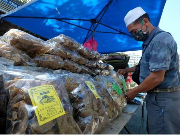 KPLB akan menyalurkan pakej bantuan bernilai RM5.44 juta kepada usahawan dan peniaga kecil yang terjejas. - Foto Bernama