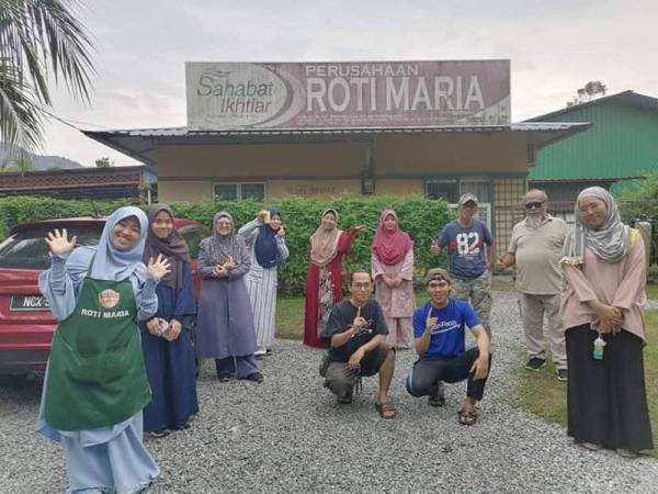 Yayasan Warisan Ummah Ikhlas (WUIF) melawat pemilik bersama kilang roti Butik Roti Maria, Nurliyana Baudin untuk menyampaikan bantuan baru-baru ini.