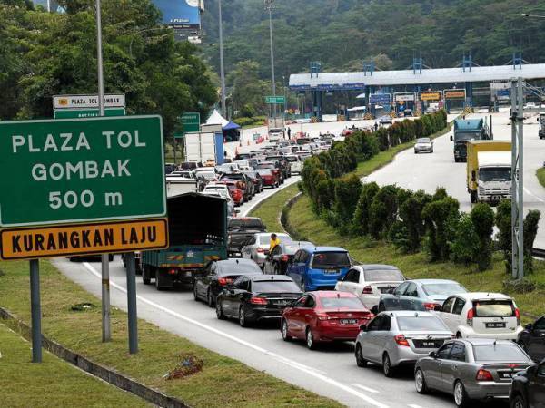 4,839 kenderaan yang cuba melepasi sekatan jalan raya diarah berpatah balik Jumaat lepas (16 Julai), jumlah tertinggi sejak Pelan Pemulihan Negara (PPN) dilaksanakan. - Gambar hiasan 