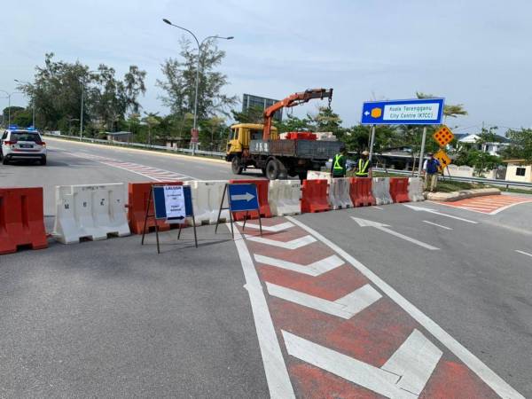 Jalan pesisir 'Pantai Miami' ditutup bermula pada Khamis sehingga dimaklumkan kelak (Foto: Ihsan Polis)