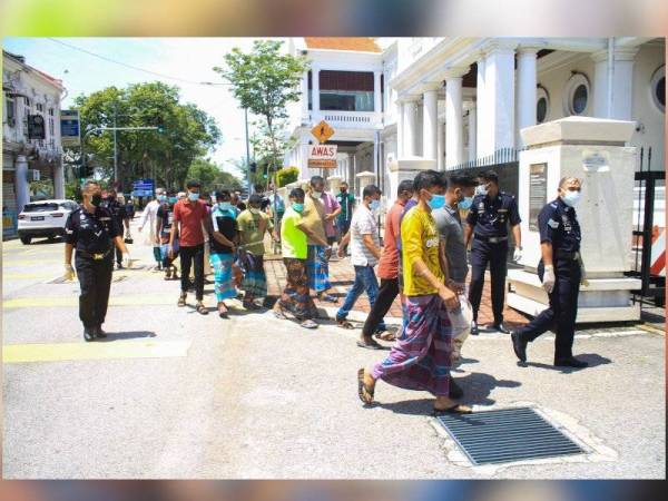 Seramai 25 warga Bangladesh mengaku bersalah kerana melanggar SOP PKP ketika sambutan Hari Raya Aidiladha pada Selasa lalu.