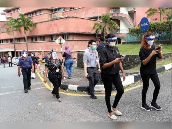 Hartal doktor kontrak di HSA Johor Bahru berjalan dengan aman pada Isnin.