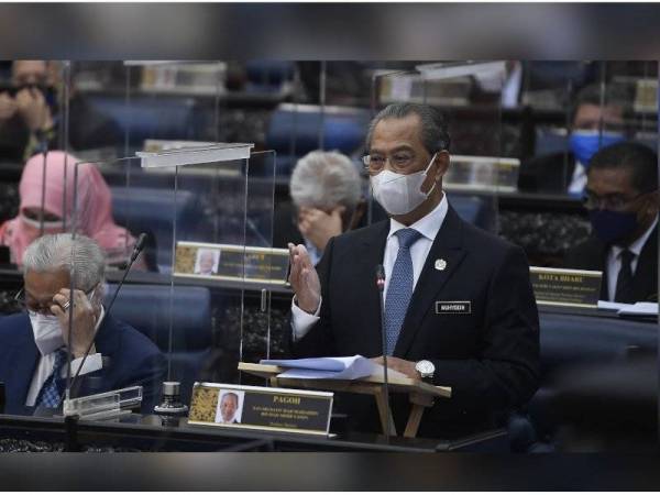 Perdana Menteri Tan Sri Muhyiddin Yassin membentangkan Pelan Pemulihan Negara (PPN) pada sidang khas Dewan Rakyat hari ini. Foto Bernama.