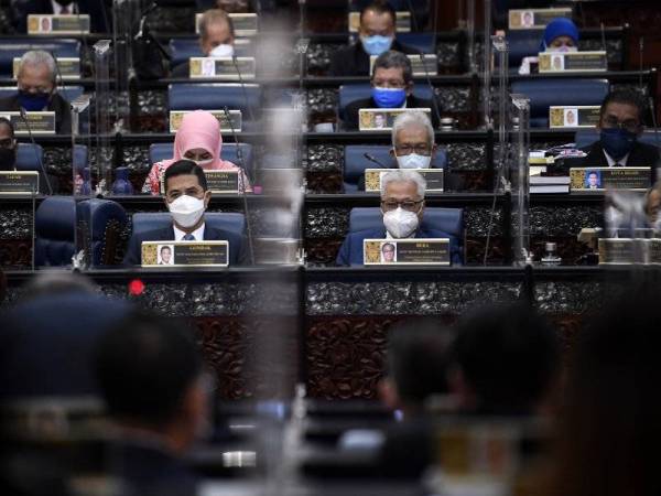 Mesyuarat Khas Penggal Ketiga, Majlis Parlimen Keempat Belas di Parlimen hari ini. Foto Bernama