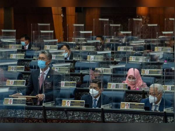 Menteri Kewangan merangkap Menteri Penyelaras Pelan Pemulihan Negara (PPN), Tengku Datuk Seri Zafrul Abdul Aziz pada Mesyuarat Khas Penggal Ketiga, Majlis Parlimen Keempat Belas di Bangunan Parlimen pada Isnin.- Foto Bernama