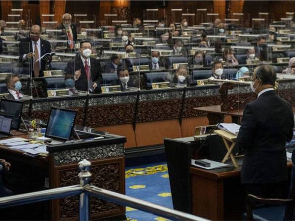 Perdana Menteri, Tan Sri Muhyiddin Yassin ketika membentangkan Pelan Pemulihan Negara (PPN) pada sidang khas Dewan Rakyat semalam. - Foto Bernama