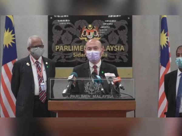 Lim Lip Eng (PH-Kepong) ketika bercakap dalam sidang akhbar pada sidang khas Dewan Rakyat pada Selasa.