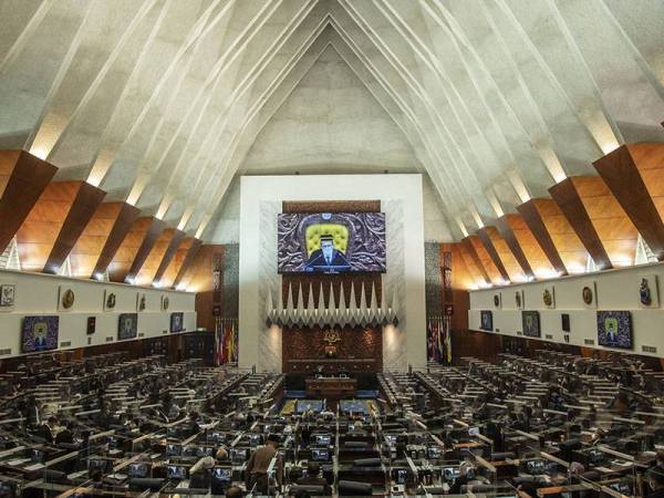 Suasana di dalam Dewan Rakyat pada Mesyuarat Khas Penggal Ketiga, Majlis Parlimen Keempat Belas di Parlimen. -Foto Bernama